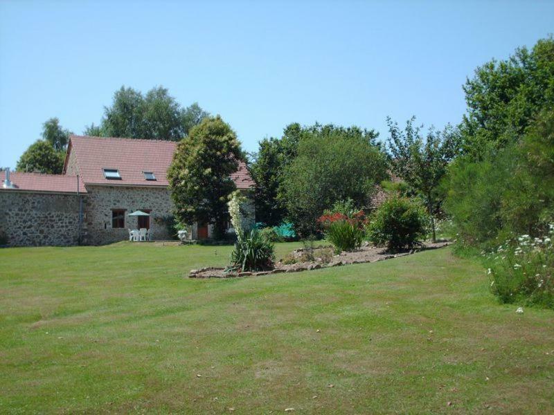 Gite du Sorbier Le Chalard Exterior foto