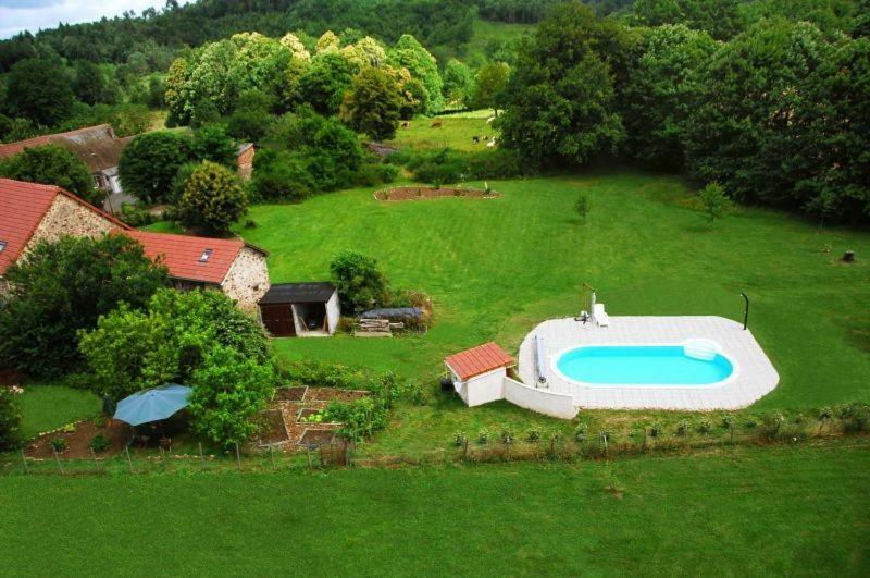Gite du Sorbier Le Chalard Exterior foto